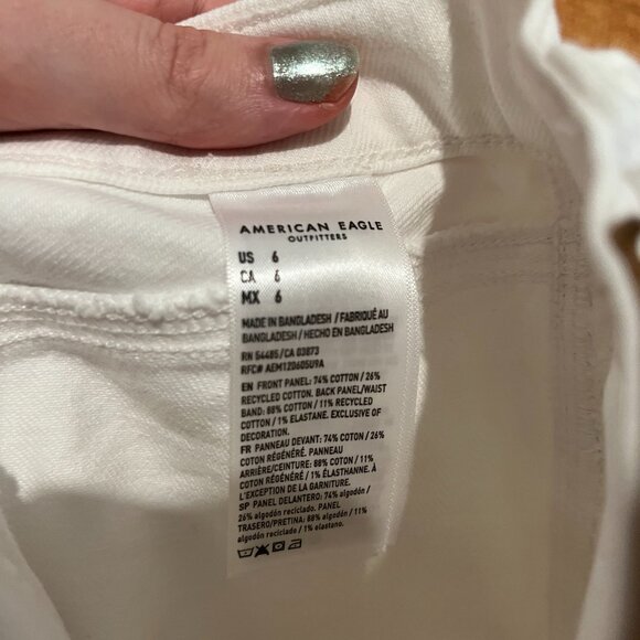 NWT AE Strigid Super High-Waisted Relaxed Denim Short Color: White Size: 6 - Picture 5 of 5